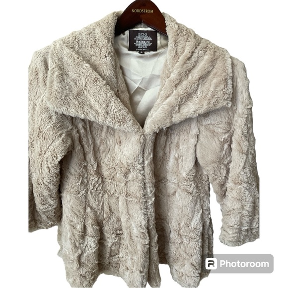 ⚡️ Solitaire Taupe Fuzzy Faux Fur Jacket Coat ~ Size S⚡️ - Picture 3 of 8